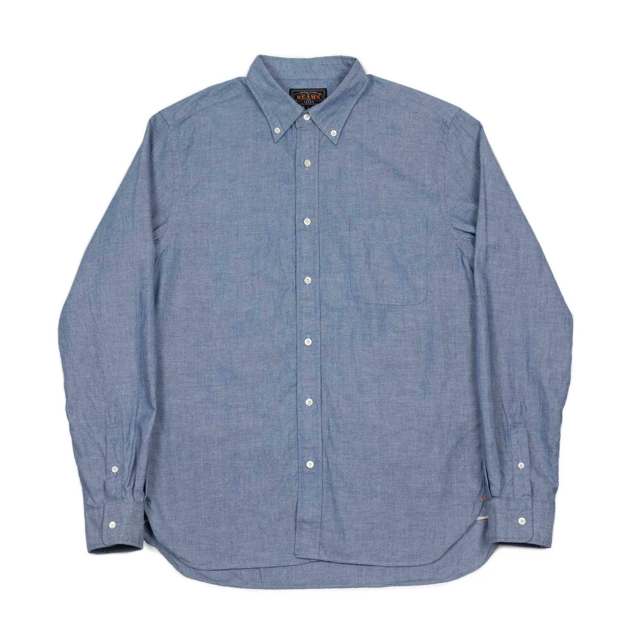 Buttoned collar shirt in classic blue chambray