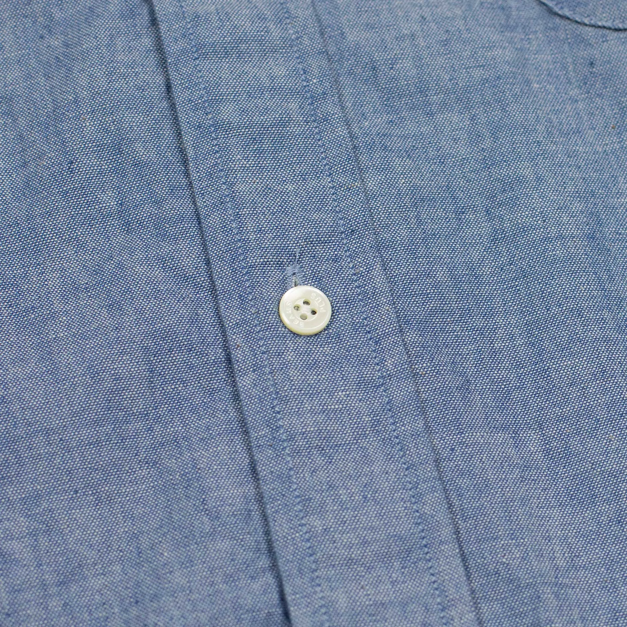 Buttoned collar shirt in classic blue chambray