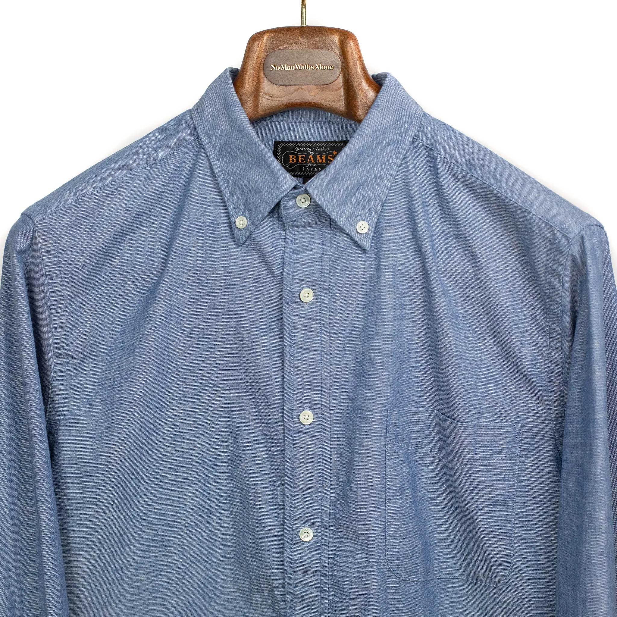 Buttoned collar shirt in classic blue chambray