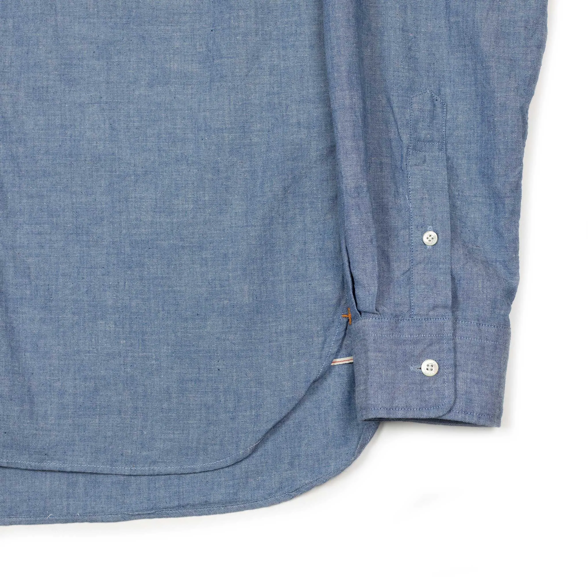 Buttoned collar shirt in classic blue chambray